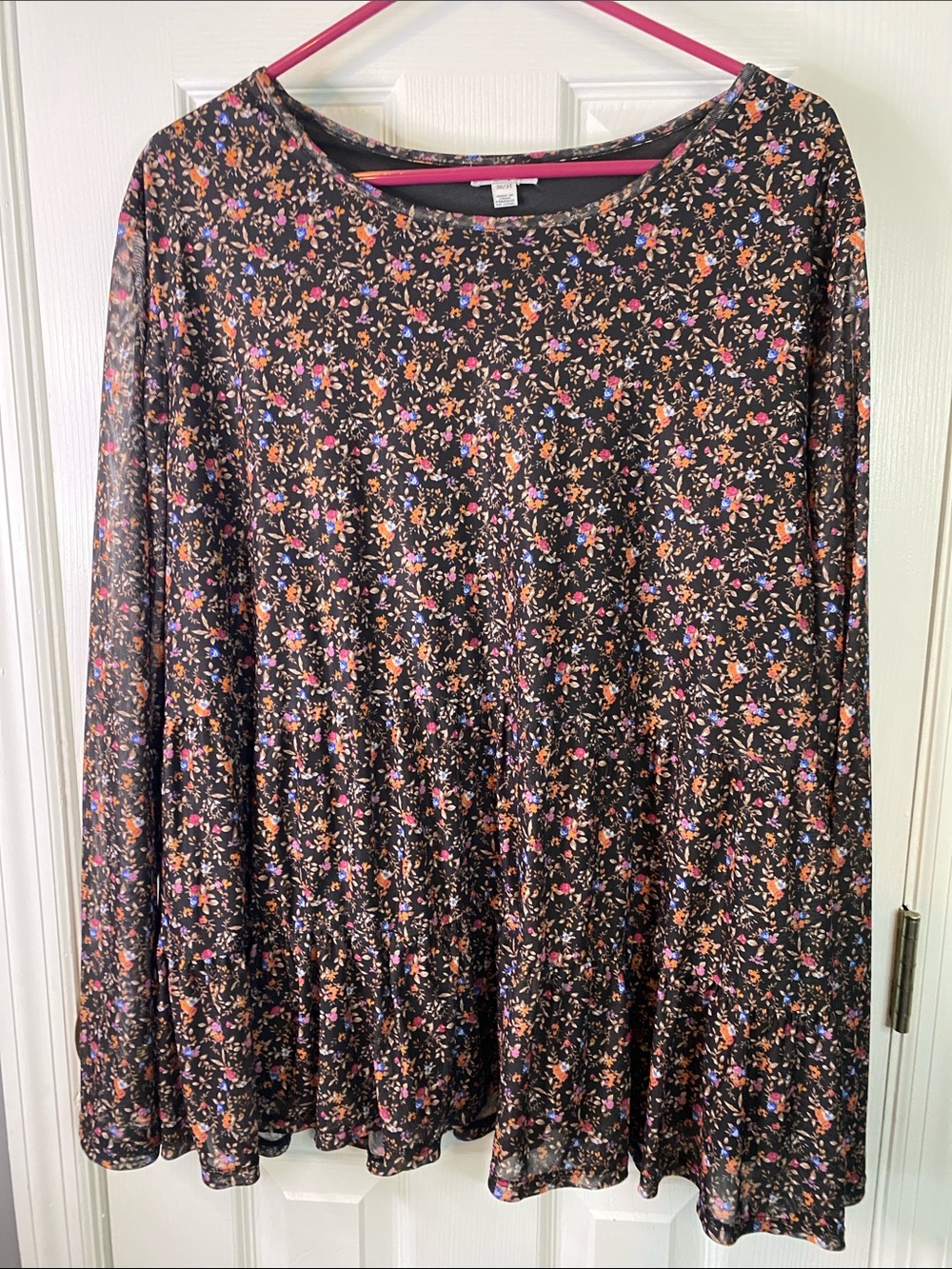 love, Fire Black Floral Scoop Neck Top with Pink and Blue Accents Size 3XT.